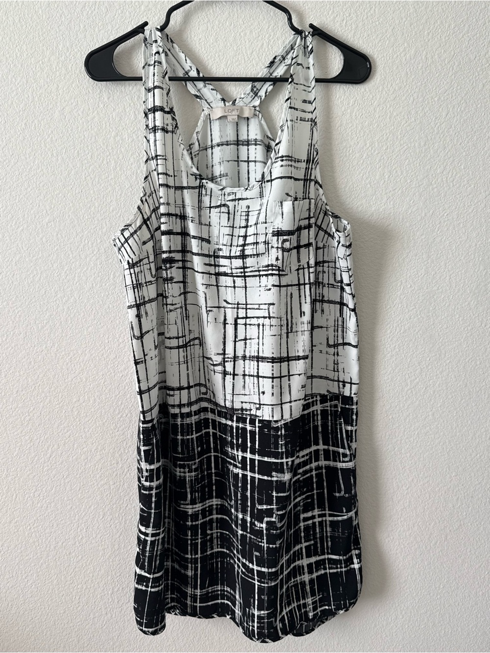 LOFT Black & White Sleeveless Printed Blouse - Picture 2 of 4